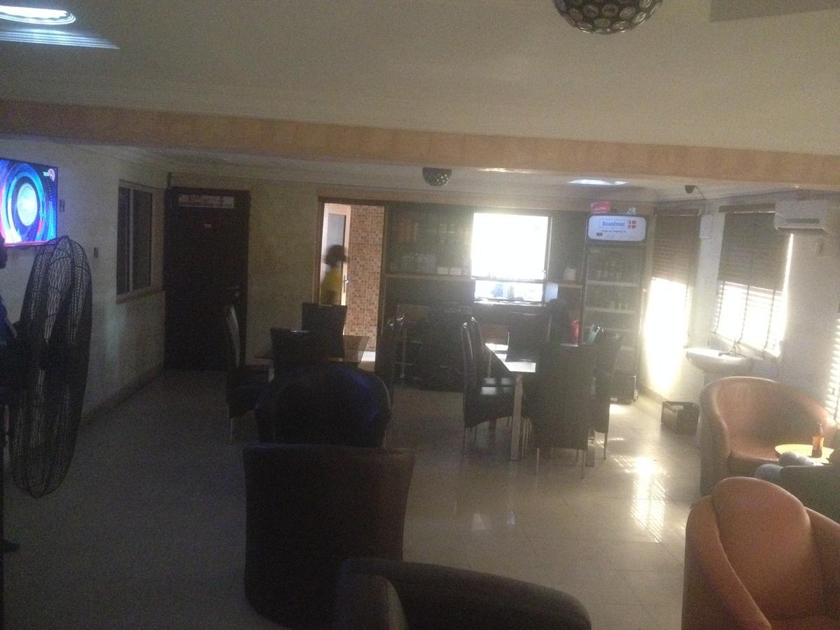 Glasshouse Hotel And Suites Egba Exterior photo