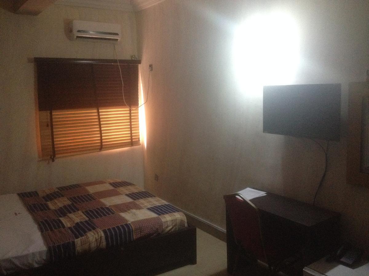 Glasshouse Hotel And Suites Egba Exterior photo