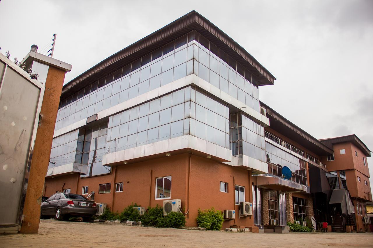 Glasshouse Hotel And Suites Egba Exterior photo