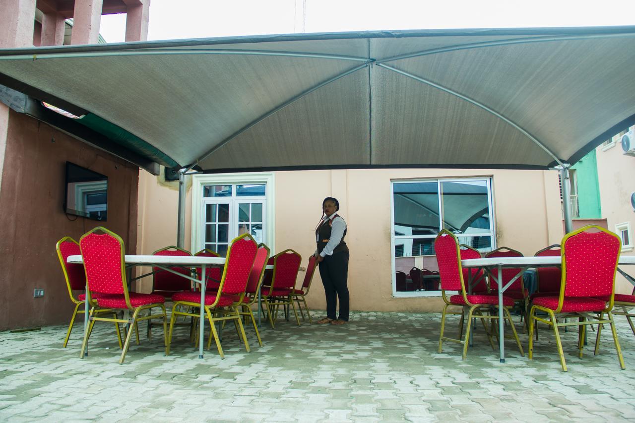 Glasshouse Hotel And Suites Egba Exterior photo
