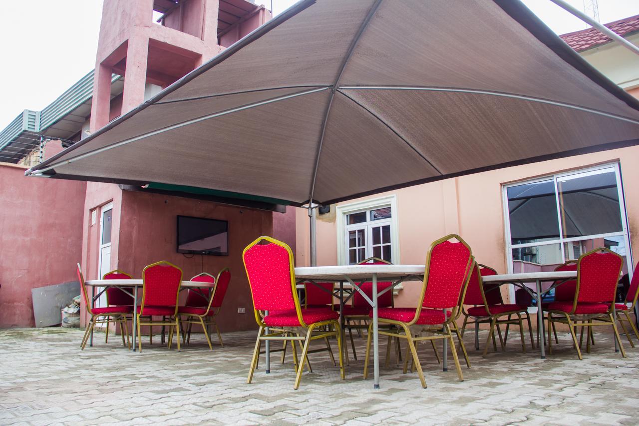 Glasshouse Hotel And Suites Egba Exterior photo